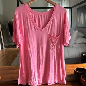 Kyte baby women’s v neck short sleeve shirt medium in rose